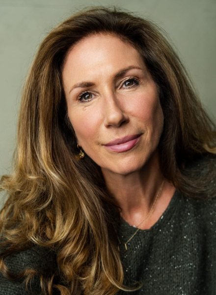 Gaynor Faye headshot.